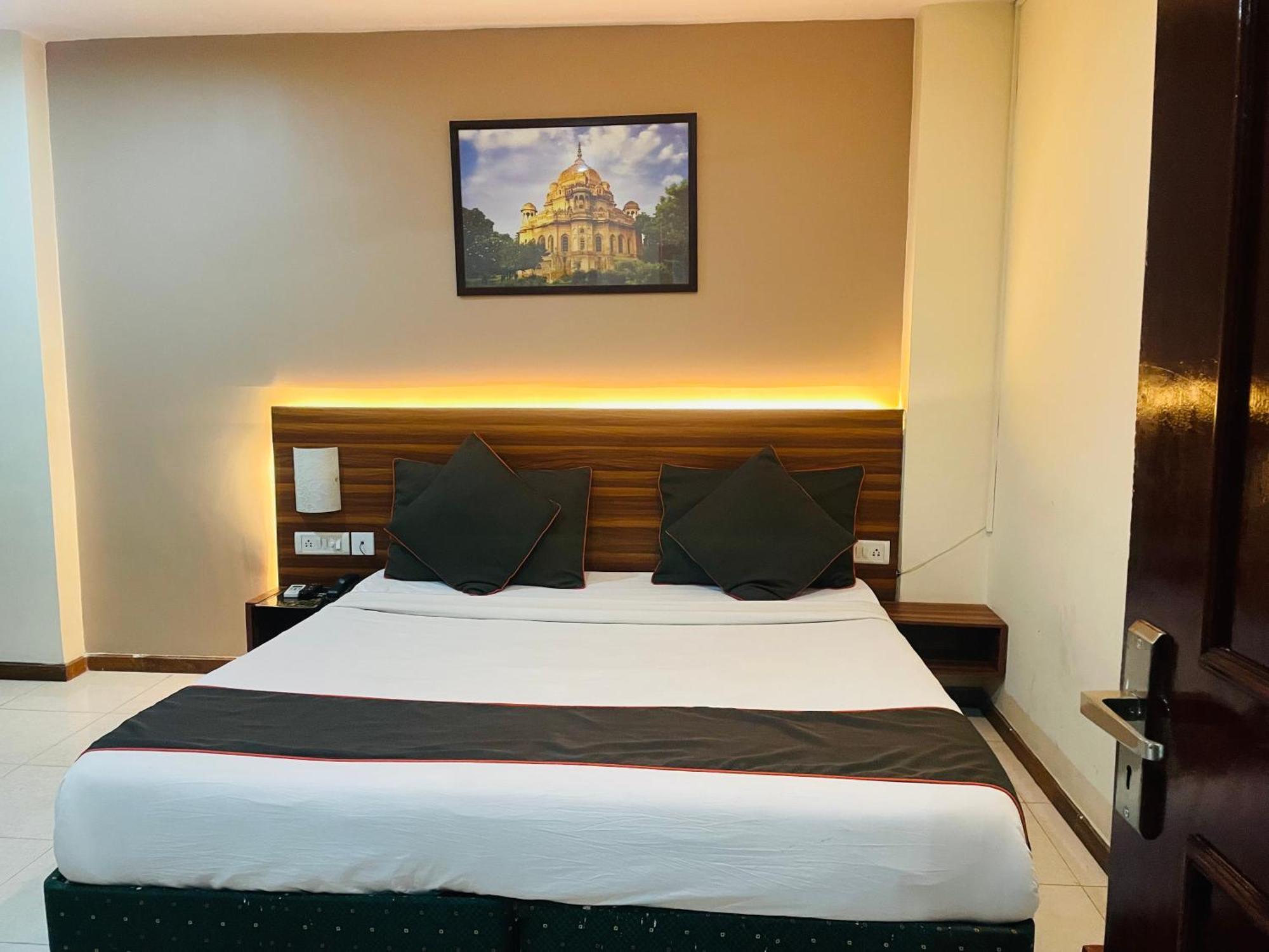 The Royal Presidency Inn Lucknow Bagian luar foto