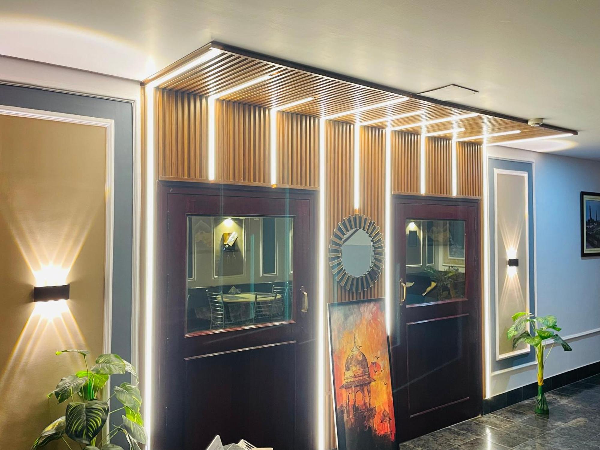 The Royal Presidency Inn Lucknow Bagian luar foto