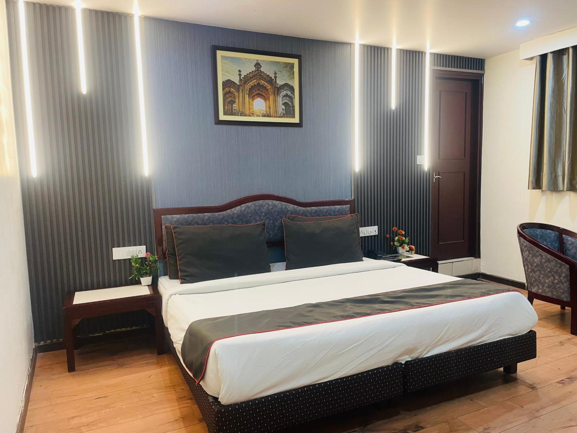 The Royal Presidency Inn Lucknow Bagian luar foto