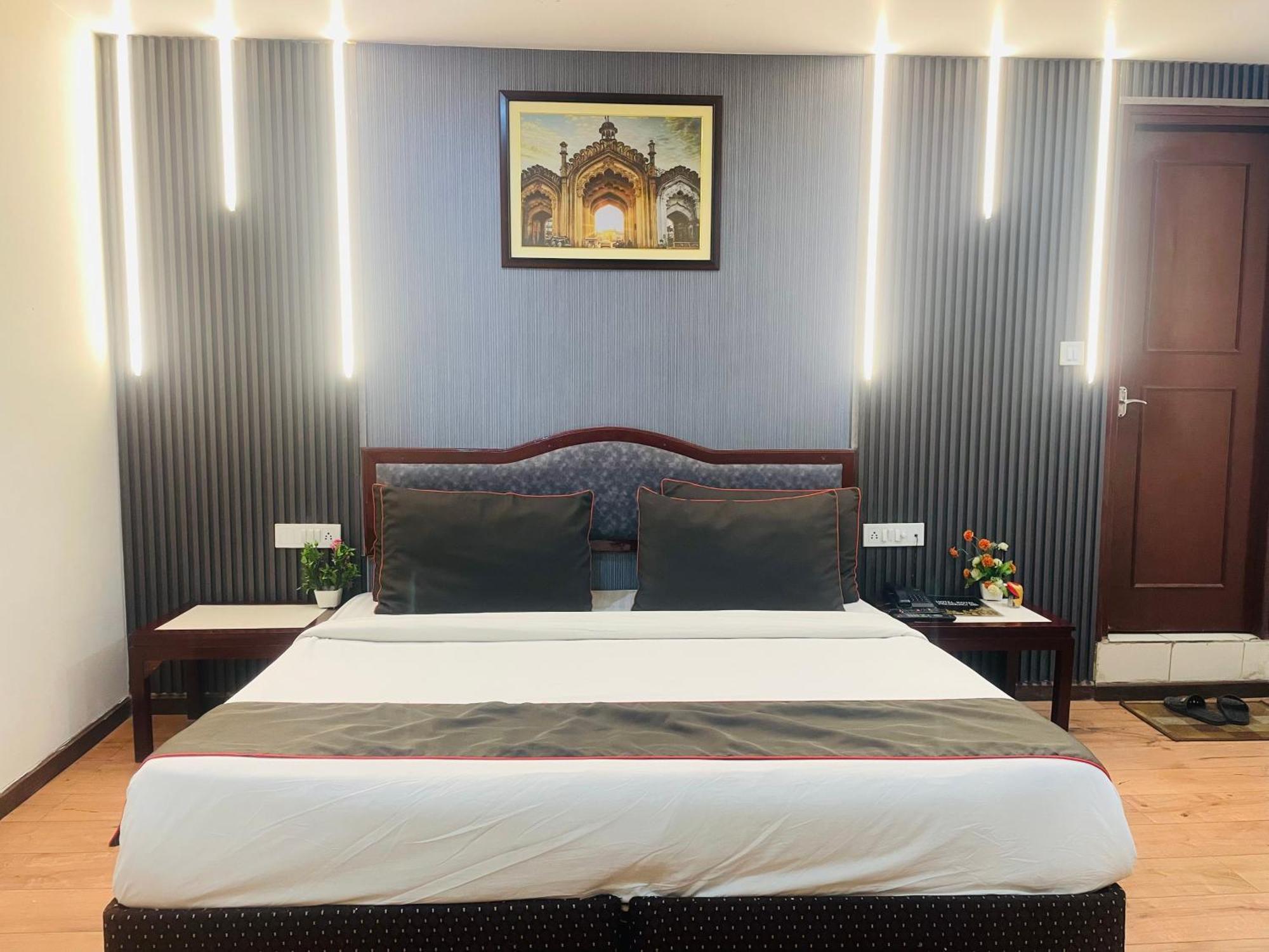 The Royal Presidency Inn Lucknow Bagian luar foto