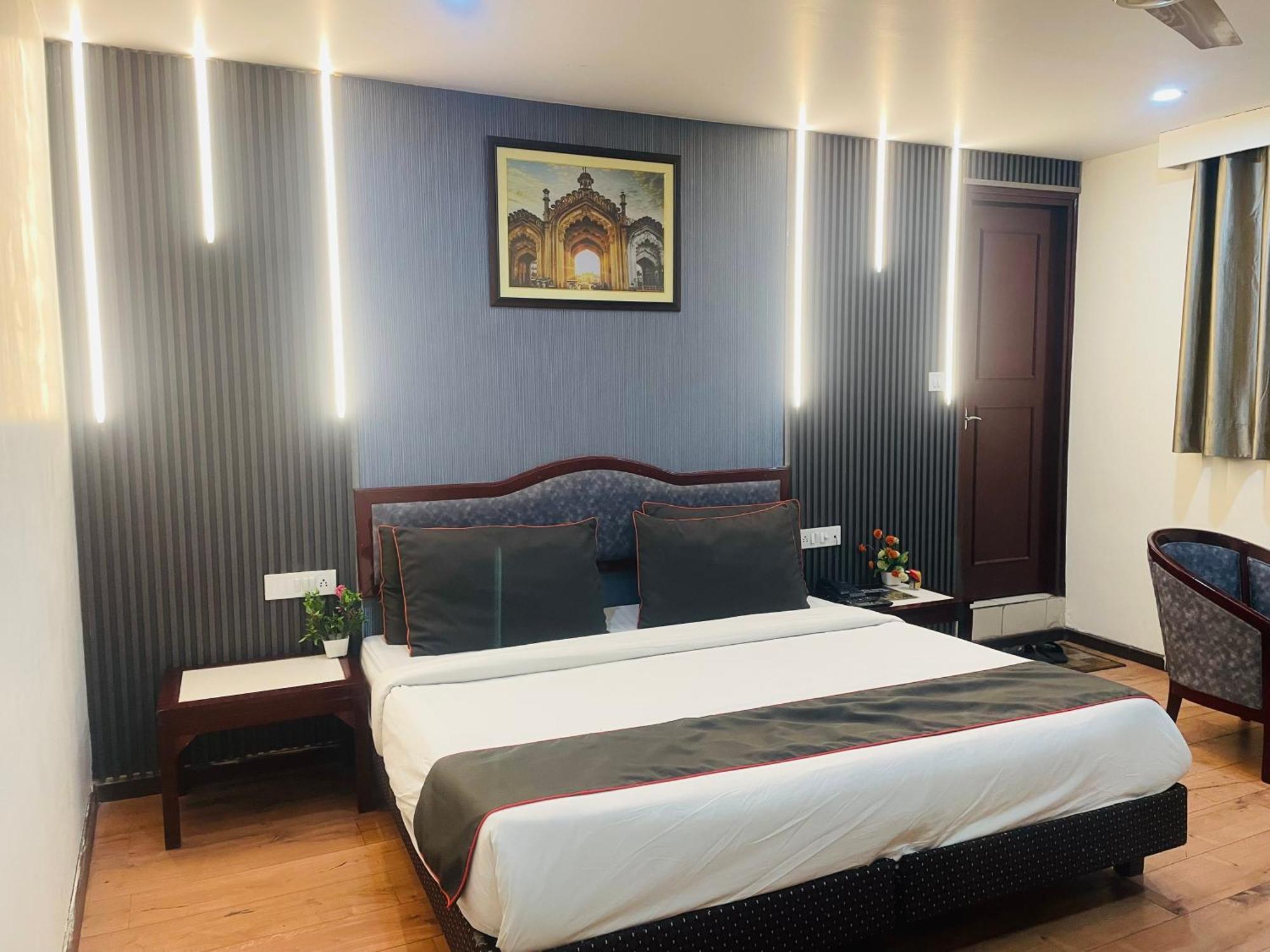 The Royal Presidency Inn Lucknow Bagian luar foto