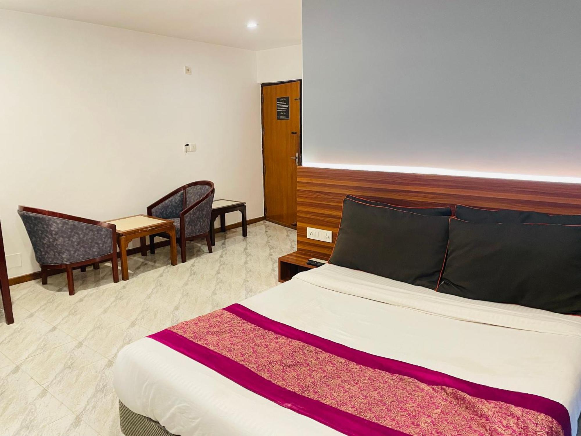 The Royal Presidency Inn Lucknow Bagian luar foto