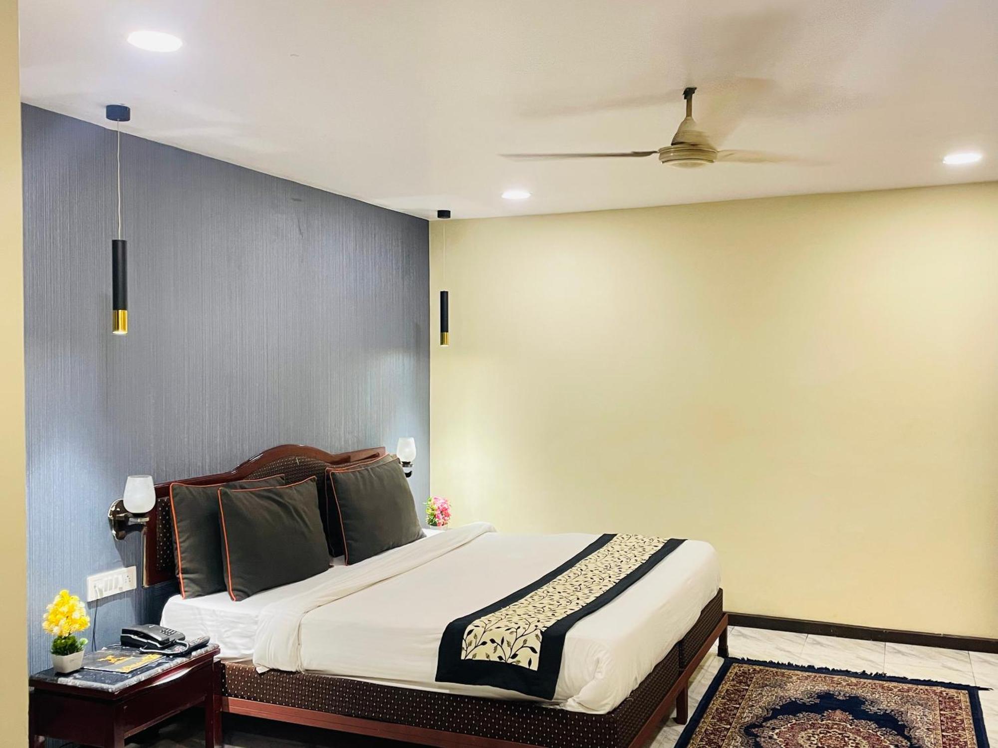 The Royal Presidency Inn Lucknow Bagian luar foto